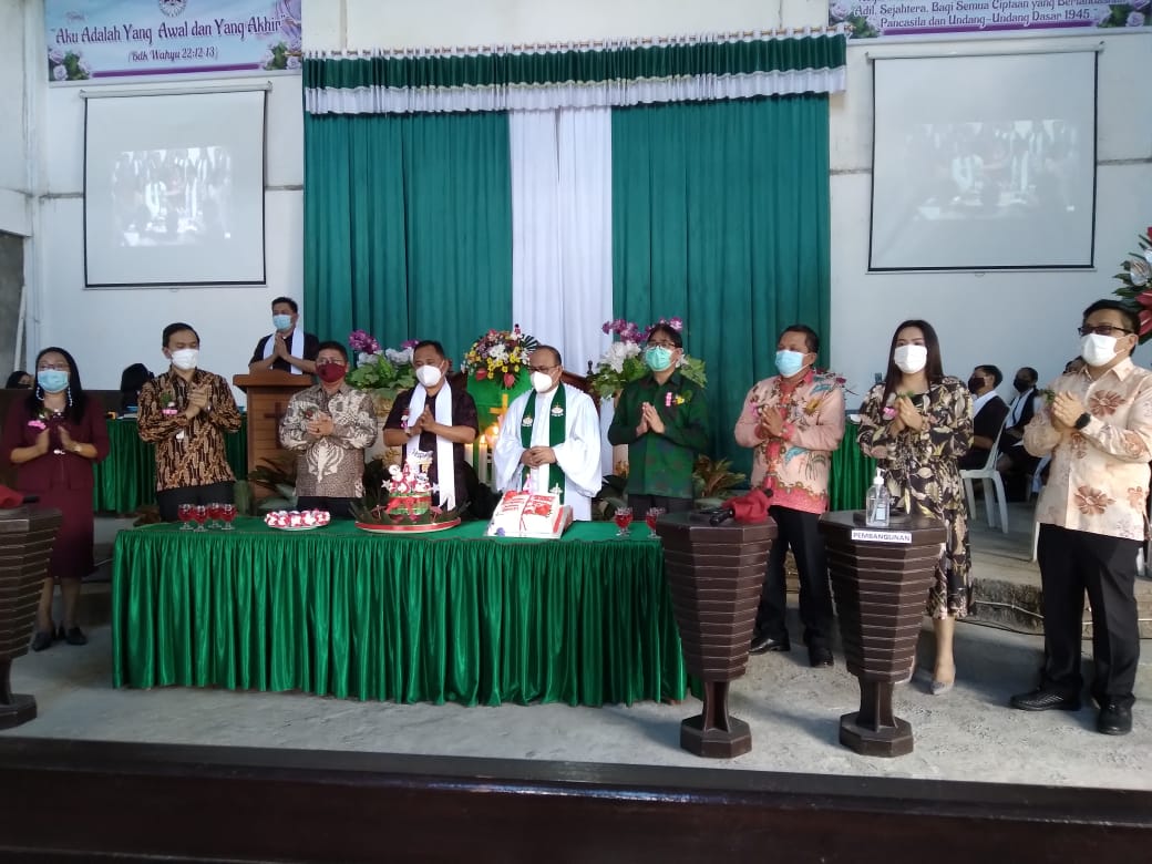 Toar Pandeirot Hadiri HUT Ke-4 Jemaat GMIM Bukit Sion Kayawu