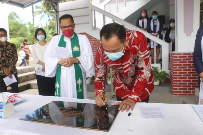 Walikota Caroll Senduk Didampingi Ketua TP PKK Hadiri HUT Ke-9 Jemaat GMIM Markus Kinilow Wilayah Kakaskasen