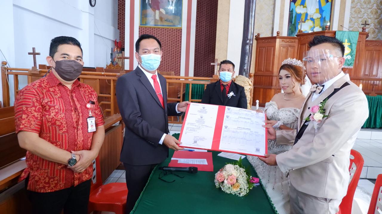 Walikota Caroll Senduk Jadi Saksi Pernikahan Andre dan Olvy