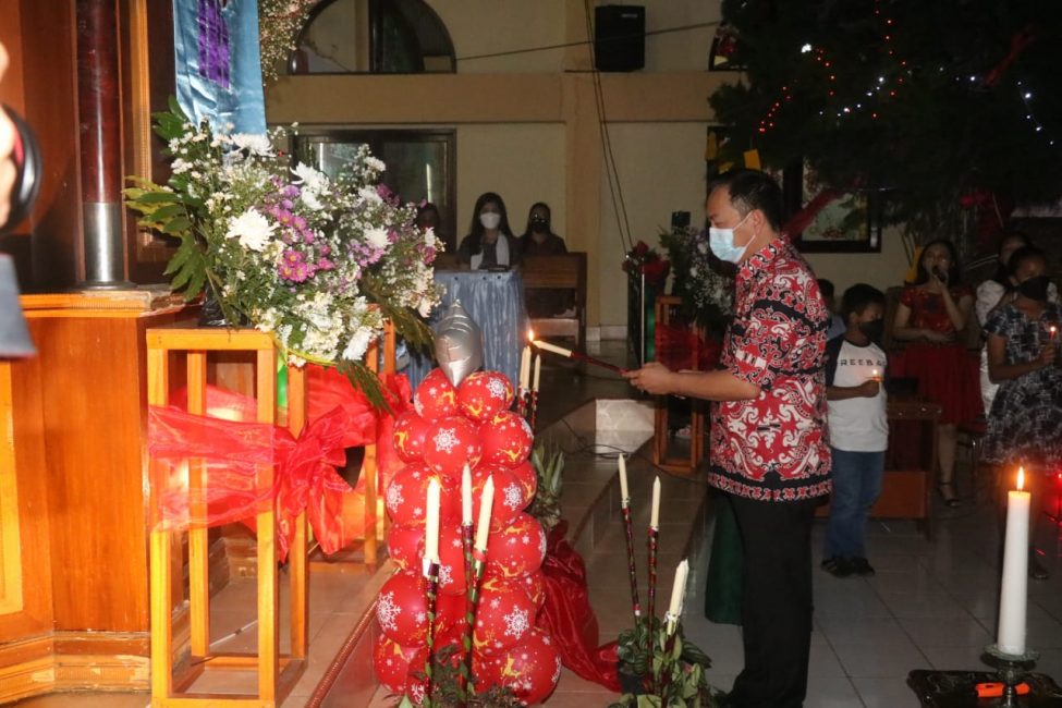 Walikota Caroll Senduk di Dampingi Ketua TP PKK Hadiri Ibadah Pra Natal Jemaat GMIM Kakaskasen Pniel