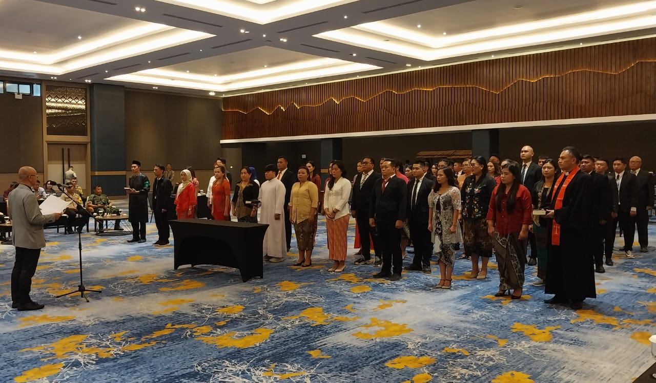 Jelang Pilkada, Ketua Hendra Lumanauw Lantik 50 PPK