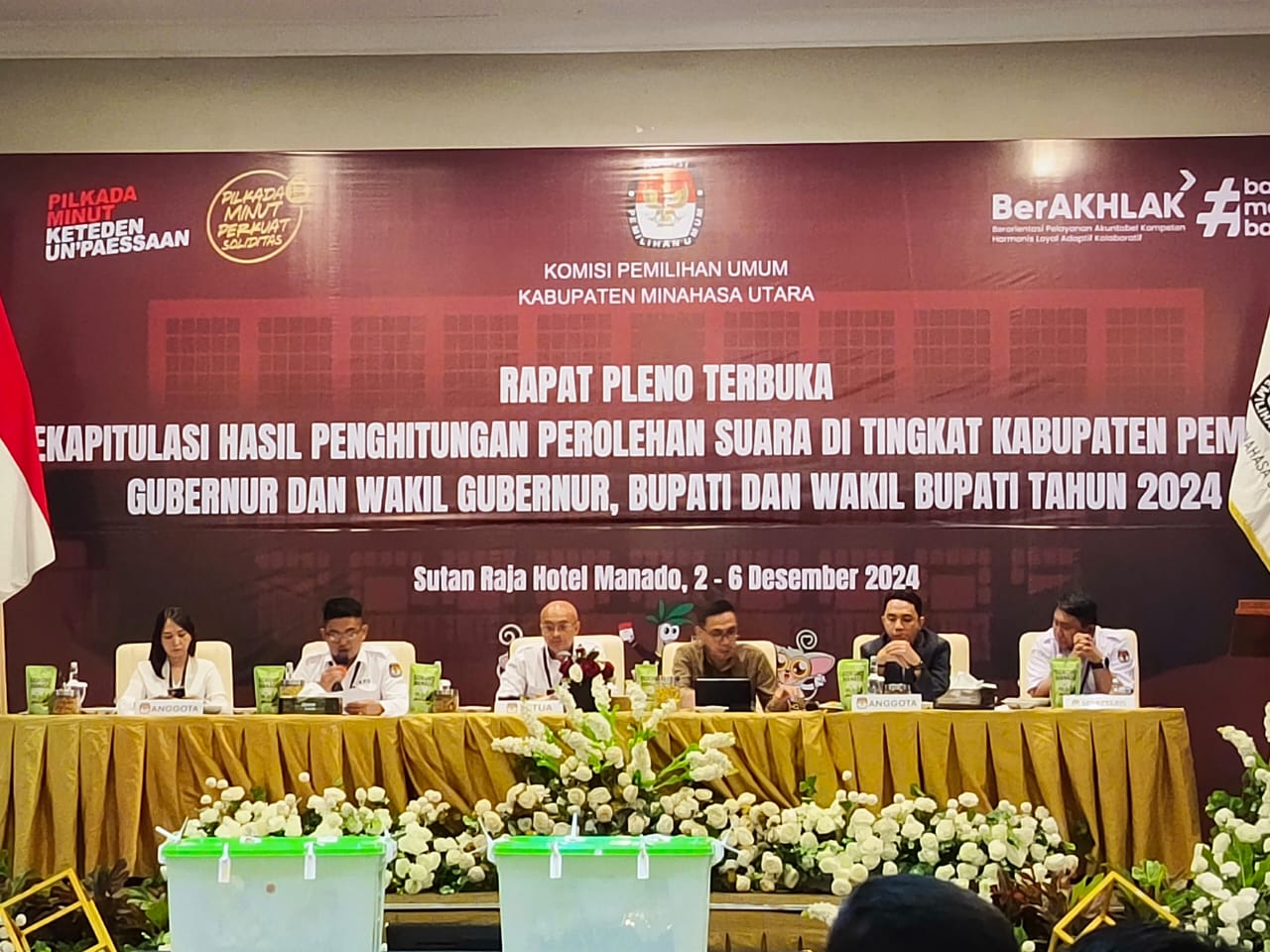 Ketua KPU Hendra Lumanauw Pimpin Rapat Pleno Terbuka Rekapitulasi Hasil Penghitungan Perolehan Suara Pilkada 2024