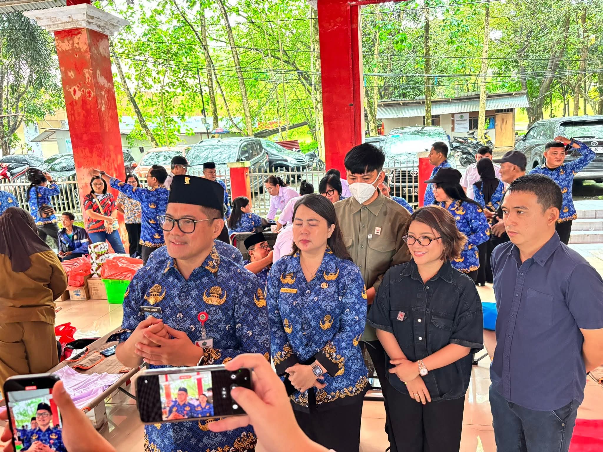Peringati Hari Donor Darah Sedunia, Bupati Joune Ganda Donorkan Darah