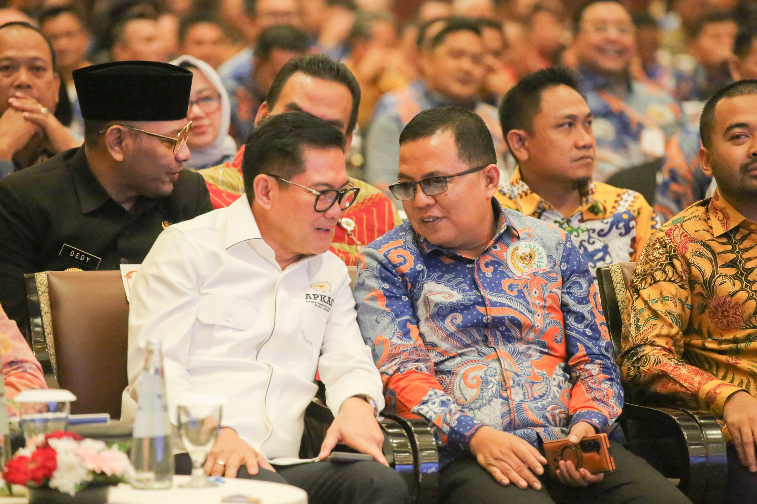 Sekjen APKASI Joune Ganda Hadiri Pelantikan ADKASI, Bahas Strategi Pembangunan Daerah