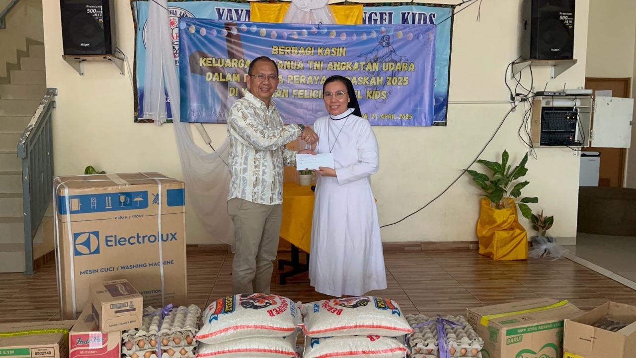 K3 Mapalus TNI AU Berikan Bantuan Sembako kepada Panti Asuhan Felicia Angel Kids