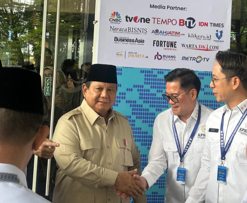 Sekjen Apkasi Joune Ganda Menyambut Presiden Prabowo pada Pembukaan Apkasi Expo 2025