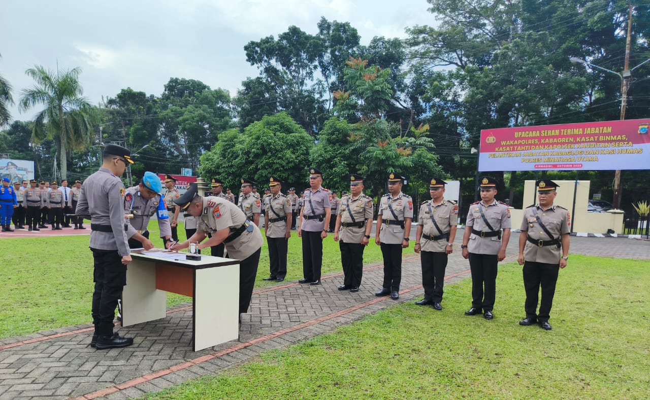 Kapolres Auliya Djabar  Pimpin Upacara Sertijab dan Pelantikan Pejabat Baru