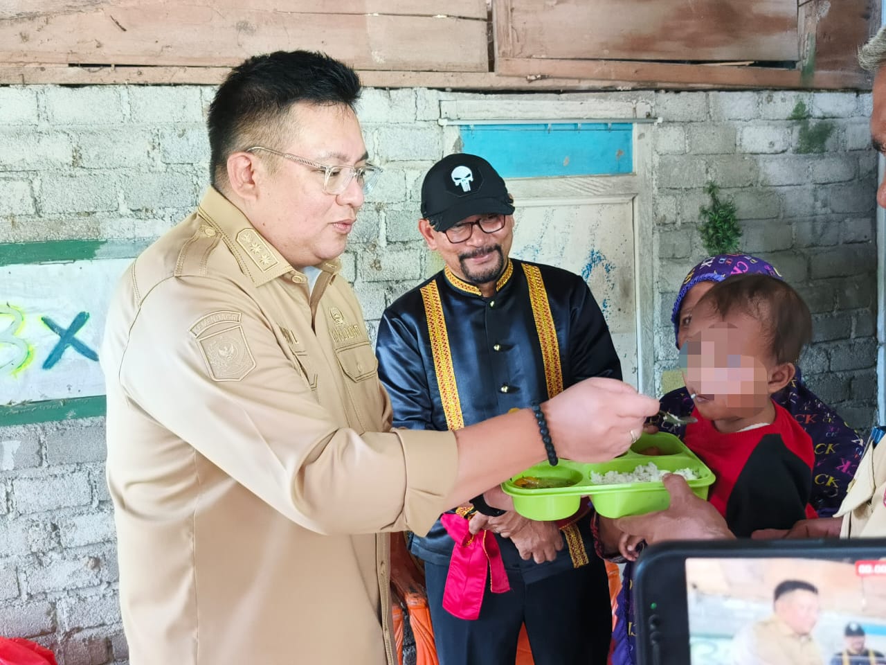 Wakil Bupati Kevin Lotulung Turun Langsung Melihat Kondisi Anak Stunting Di Desa Kema III