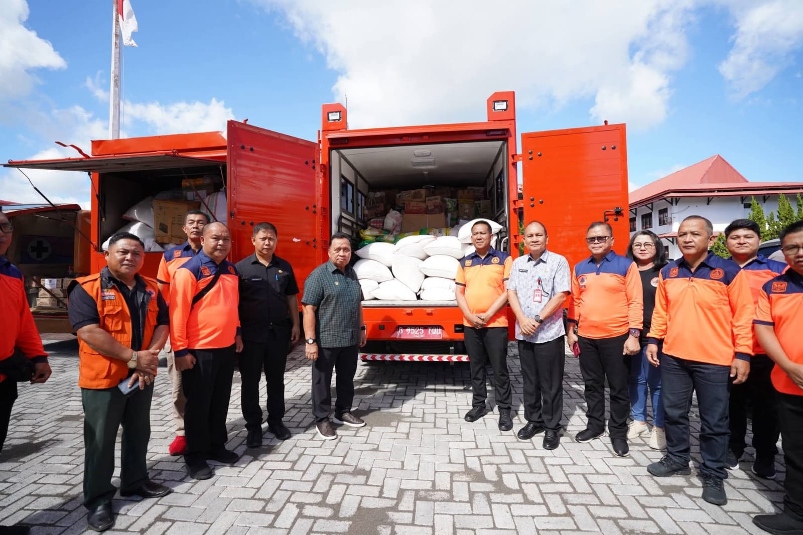 Pemkab Minahasa Lepas Bantuan Kemanusiaan untuk Korban Bencana Sitaro