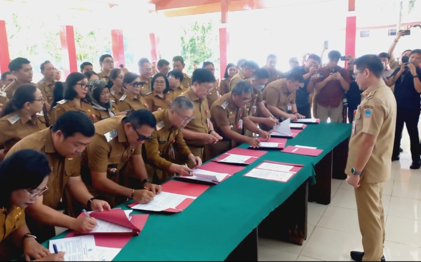 Penandatanganan Perjanjian Kinerja 2026, Bupati Joune Ganda Tekankan Integritas dan Profesionalisme