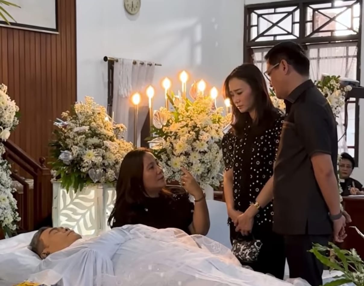 Minahasa Utara Berduka, Bupati Joune Ganda Melayat ke Rumah Duka Alm Pdt. Theogives Karundeng MTh