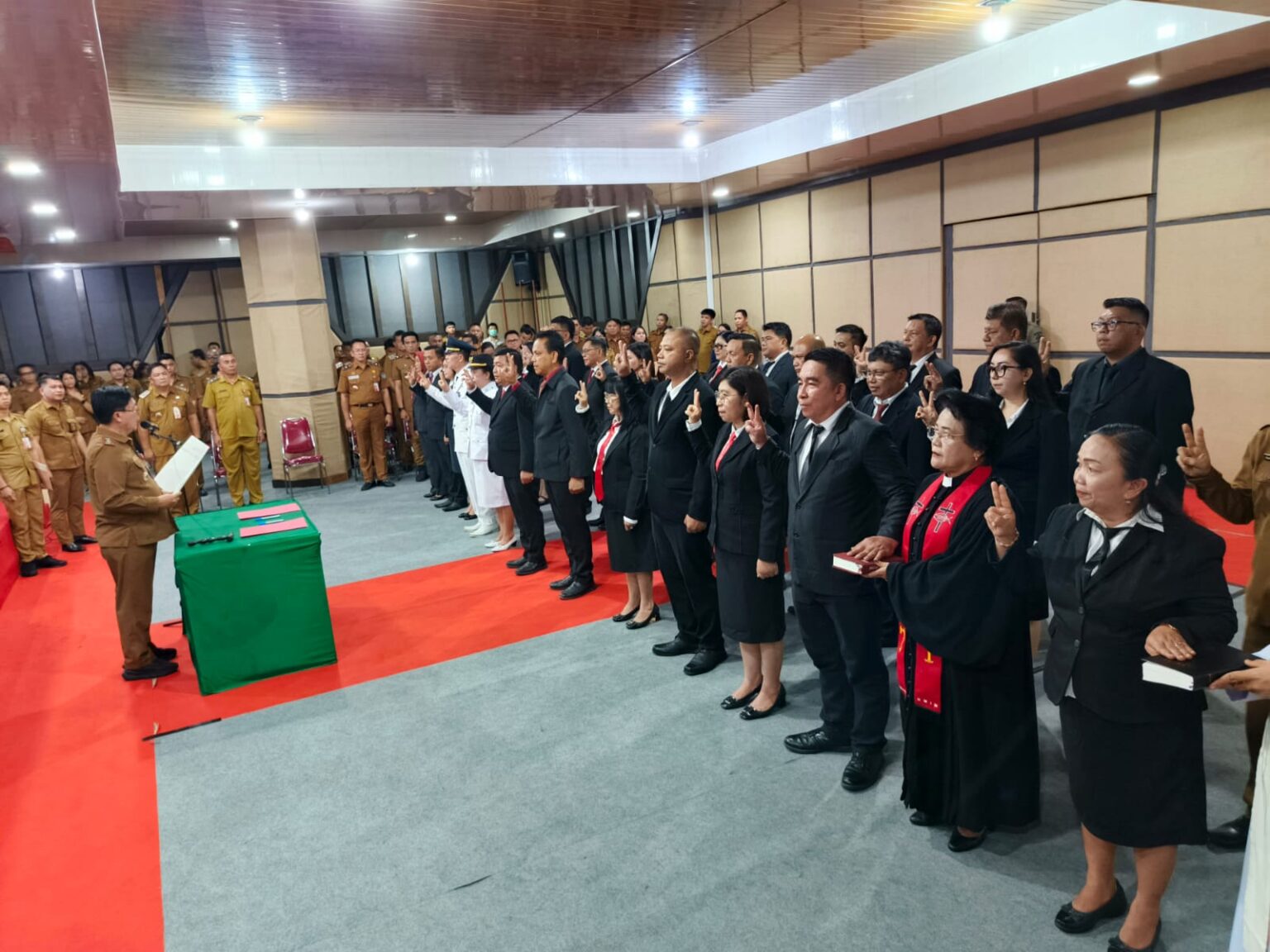 Pemkab Minut Segarkan Birokrasi, Lantik 30 Pejabat Baru