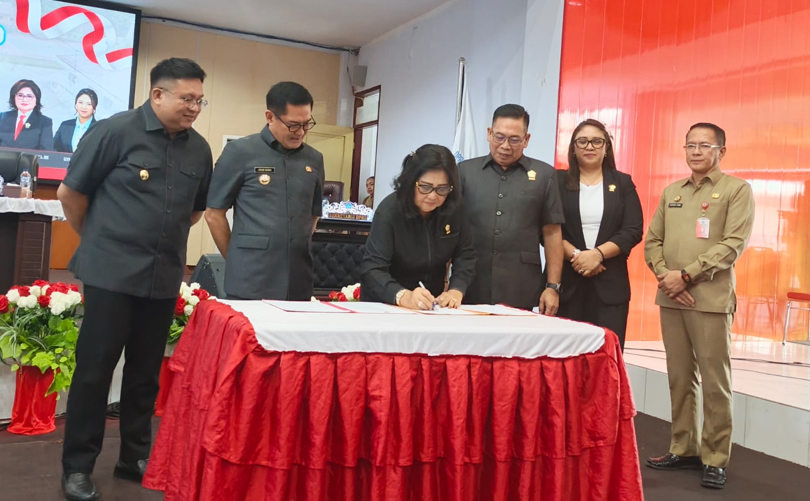 Lima Fraksi DPRD Minut Sepakat, Bupati Joune Ganda Tegaskan 3 Ranperda Penting untuk Kesejahteraan Masyarakat Minut