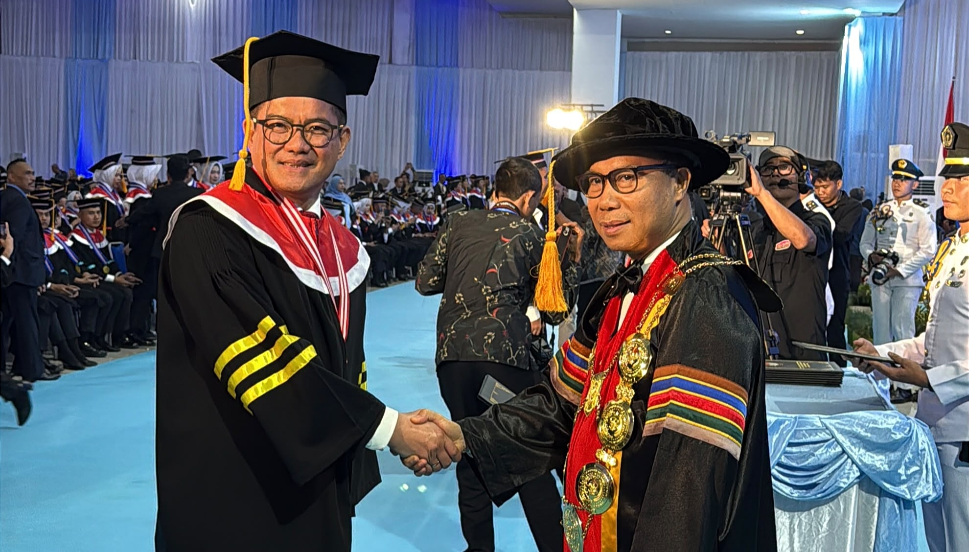 Bupati Joune Ganda Raih Gelar Doktor Ilmu Pemerintahan IPDN dengan Predikat Cum Laude