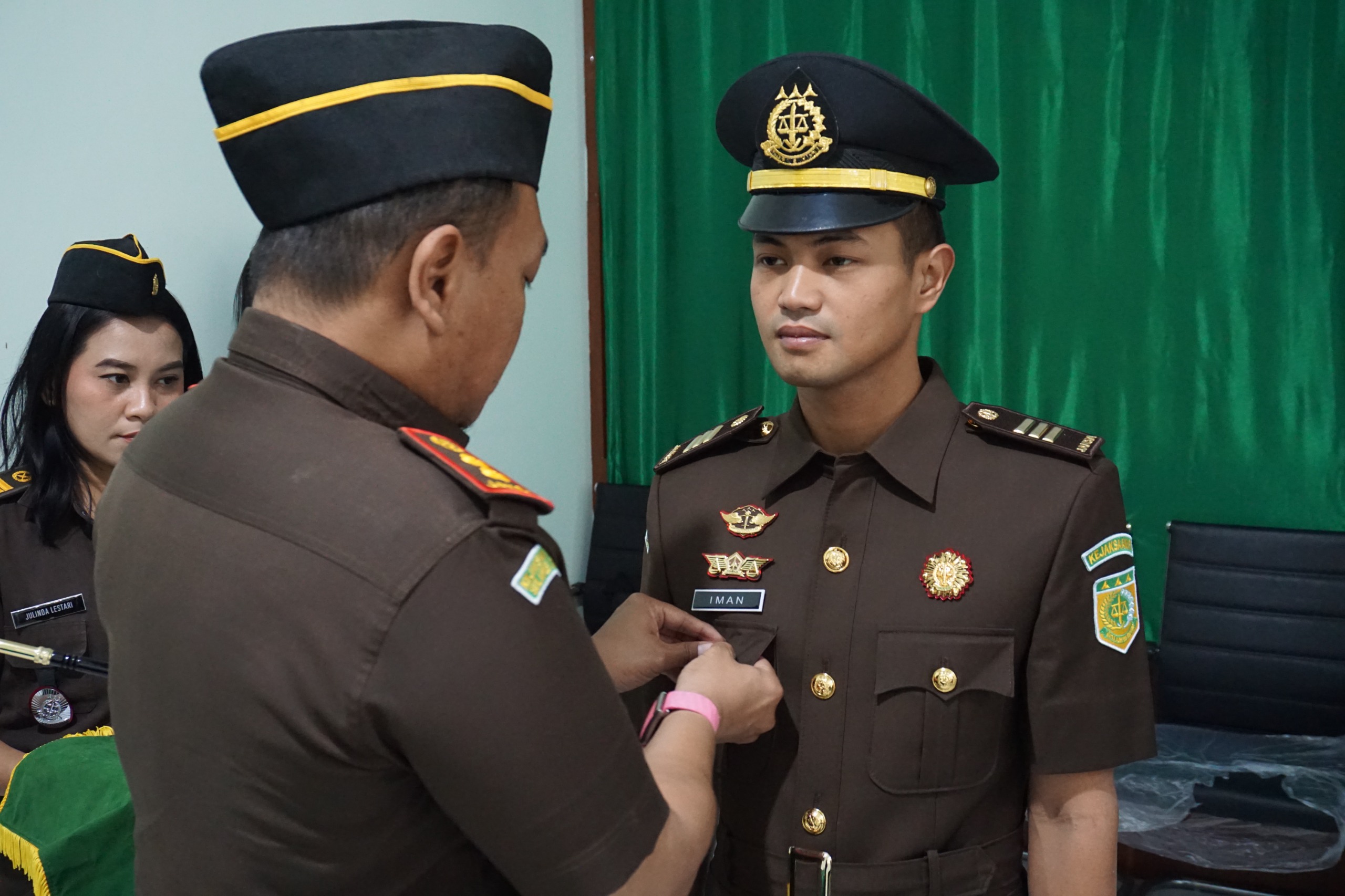 Kejari Minut Lingga Nuarie Lantik Kasi Intel Baru Iman Rahmat Feisal