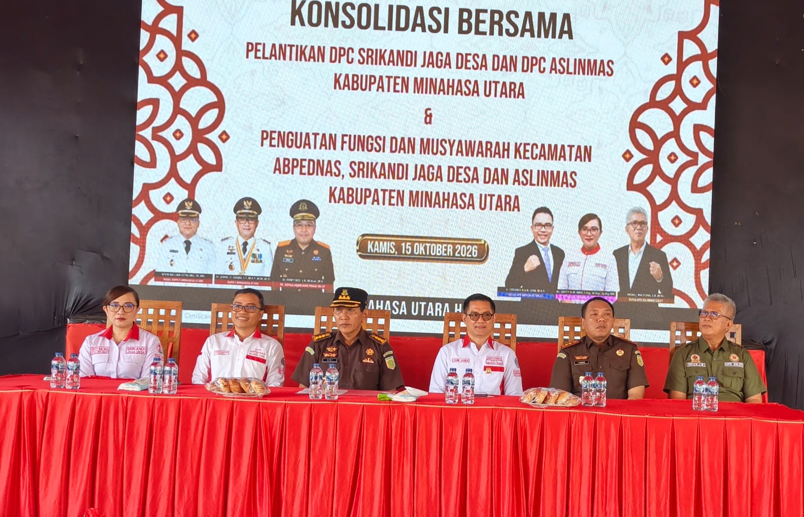 Bupati Joune Ganda Hadiri Langsung Pelantikan Srikandi Jaga Desa dan Aslinmas Minut