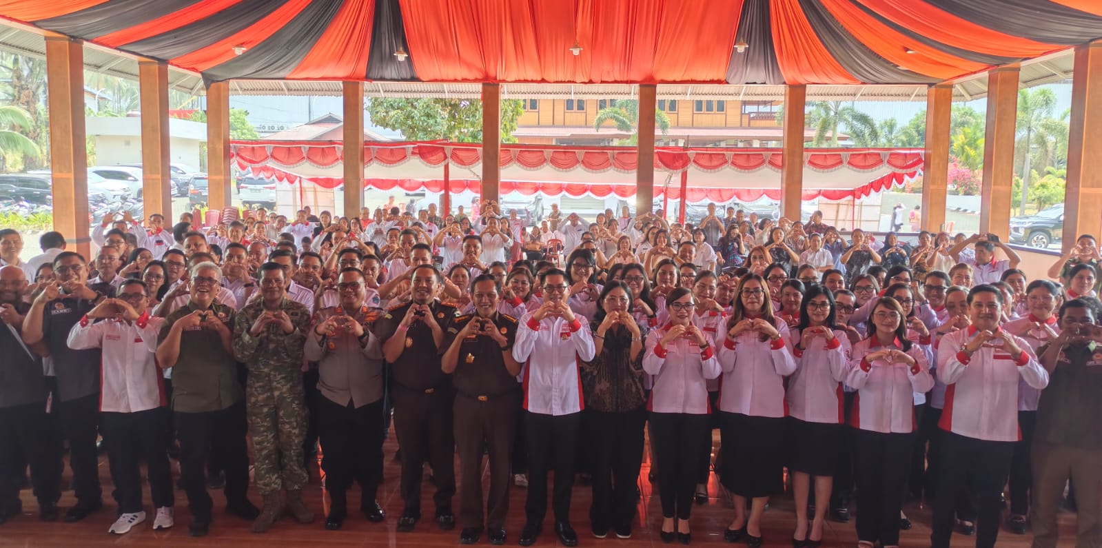 Dihadiri Bupati Joune Ganda, Perwakilan Kajati Sulut Eri Yudianto Lantik DPC Srikandi Jaga Desa dan Aslinmas Minut
